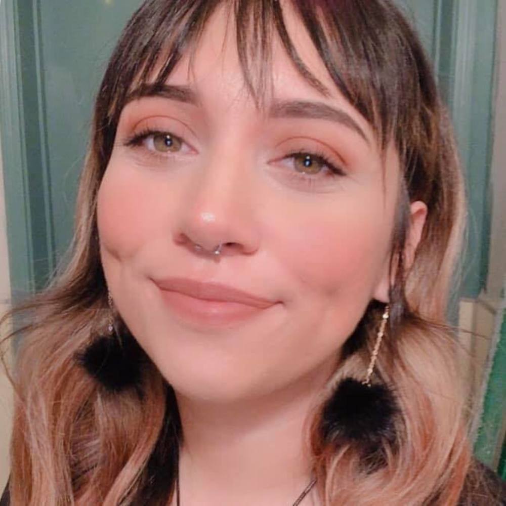 Meet your Posher, Cassandra